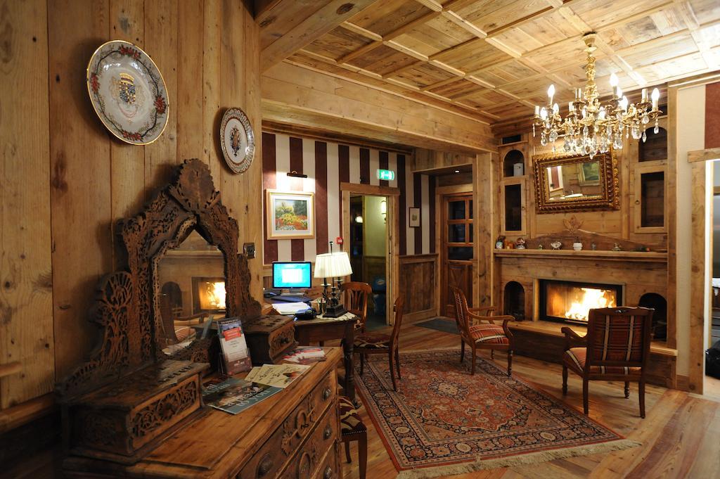 Laghetto Alpine Hotel & Restaurant Brusson Exterior photo