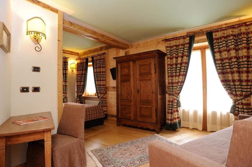 Laghetto Alpine Hotel & Restaurant Brusson Exterior photo